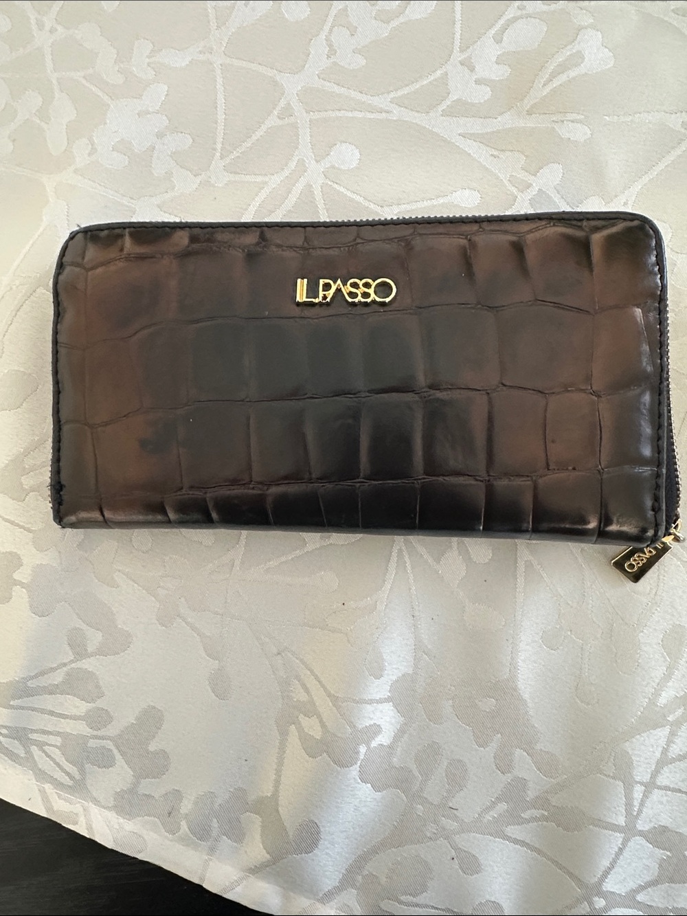 Il Passo Leather Black Croc-Embossed Zip Wallet